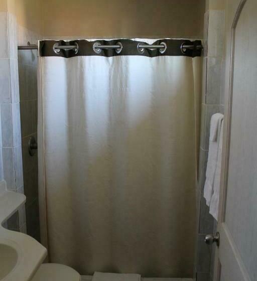 غرفة قياسية سرير كينج, American Motor Inn   Rock Island