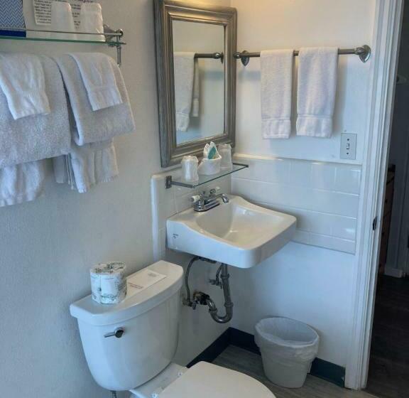 Стандартный Номер Кровать Кинг, Tillicum Beach Motel   Formerly Deane S Oceanfront Lodge