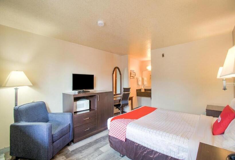 Номер Стандарт, OYO Woodland Hotel and Suites