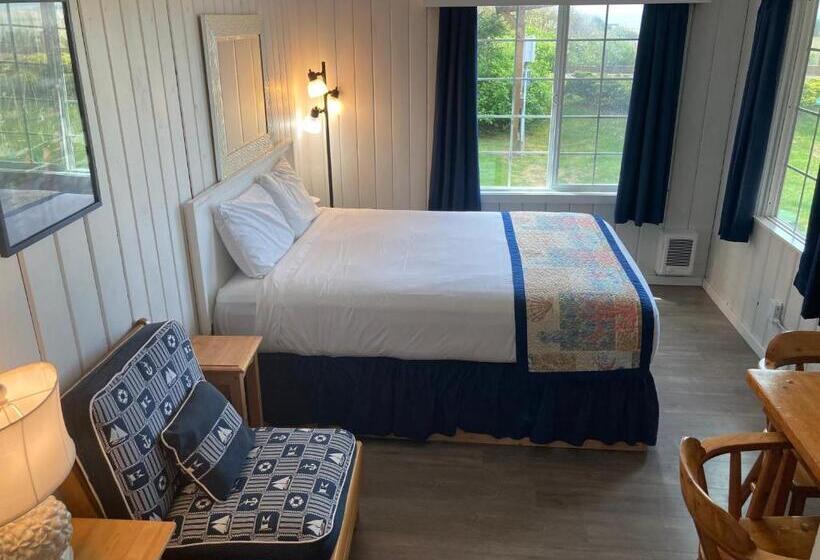 Family Suite, Tillicum Beach Motel   Formerly Deane S Oceanfront Lodge