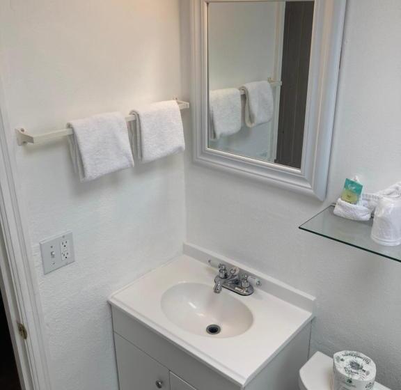 Номер Deluxe, Tillicum Beach Motel   Formerly Deane S Oceanfront Lodge