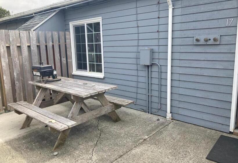 Номер Стандарт, Tillicum Beach Motel   Formerly Deane S Oceanfront Lodge