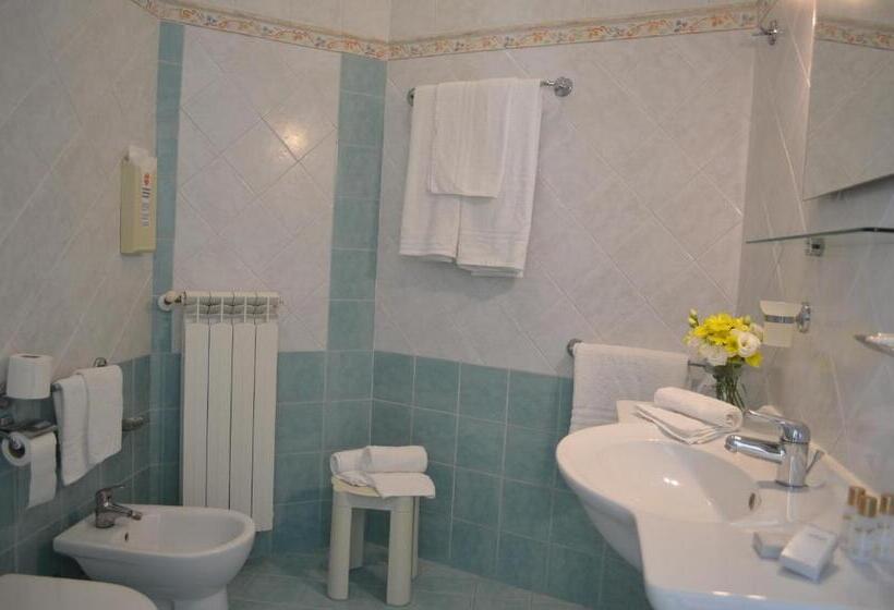 اتاق استاندارد سه نفره, I Due Gabbiani Citr 9006