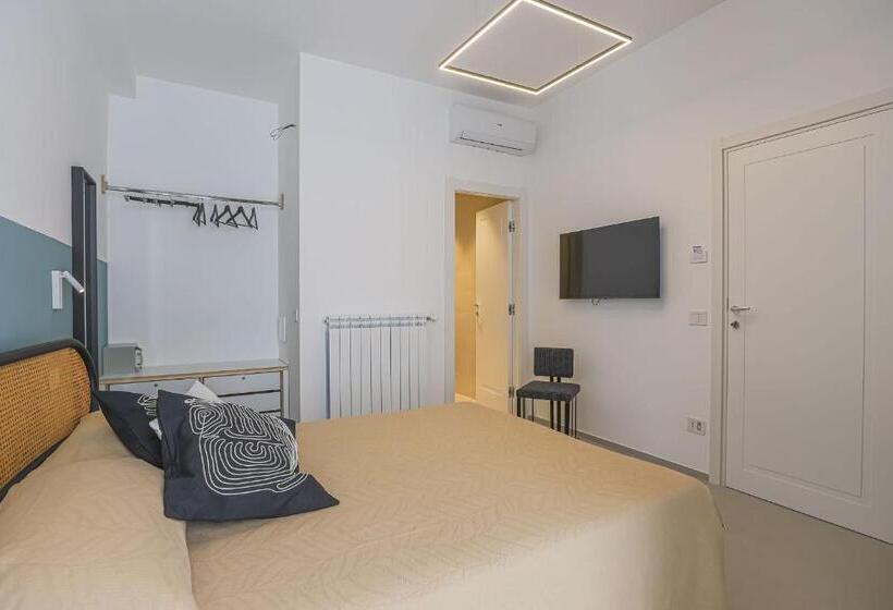 اتاق لوکس با بالکن, Desiderio Guest House