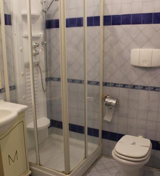 اتاق استاندارد سه نفره, Malaga