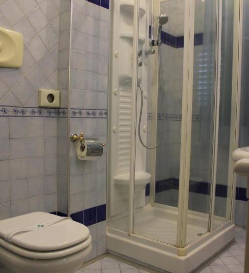 اتاق استاندارد سه نفره, Malaga