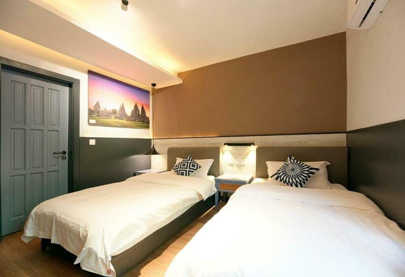 Quarto Estandar, Kunming Upland International Youth Hostel Near The City Center , 2 Mins Walk To The Green Lake,3 Min