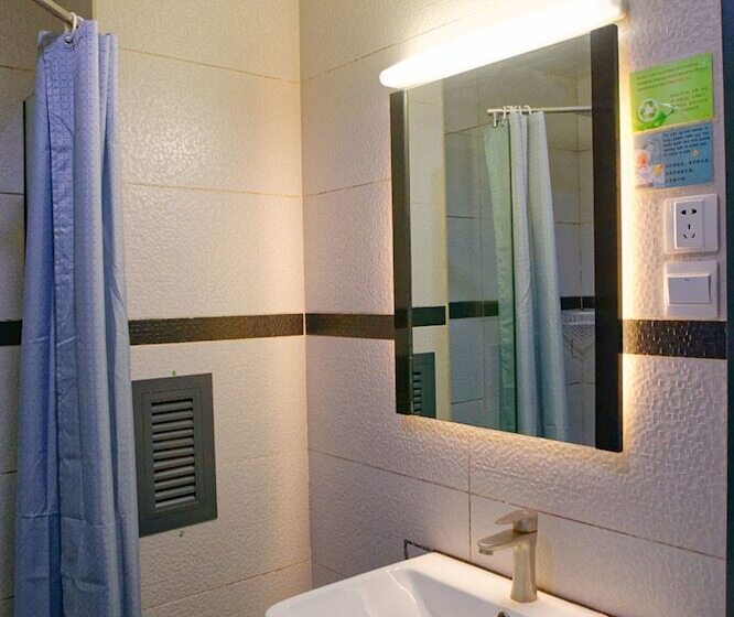 Quarto Estandar, Kunming Upland International Youth Hostel Near The City Center , 2 Mins Walk To The Green Lake,3 Min