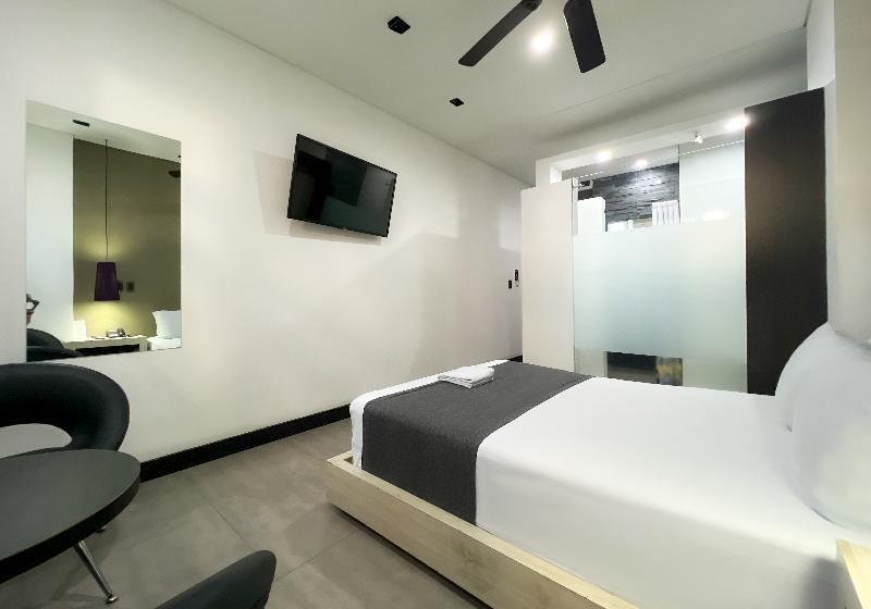클래식 룸, 47 Medellin Center