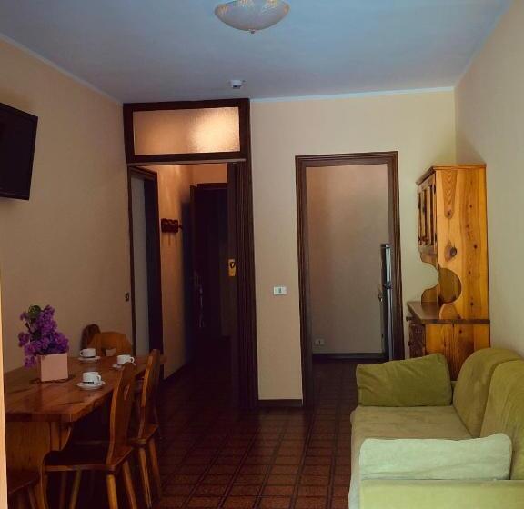 2 Bedroom Apartment with Views, Residence Hotel Maxi
