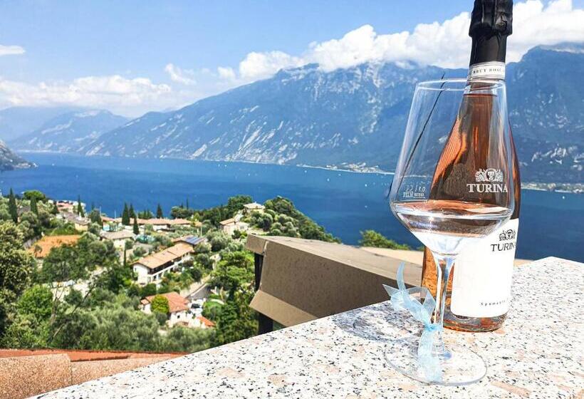 Superior room with lake view, Residence Hotel Maxi