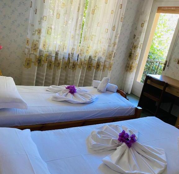 4인용 스탠다드 룸, Residence Hotel Maxi