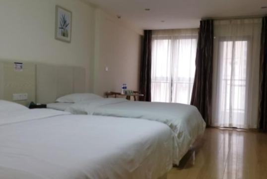 Семейный Номер, Greentree Inn Chengdu Hightech Development West Zone Shidai Tian Street Express