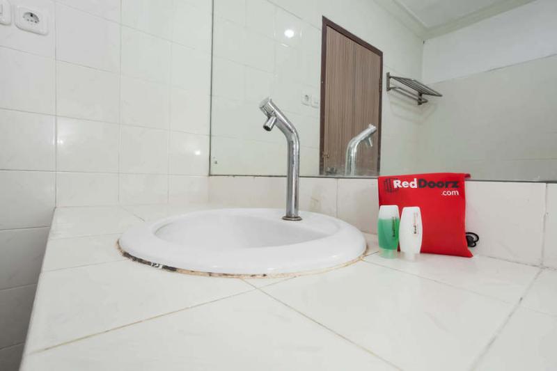 Номер Стандарт, Reddoorz @ Panglima Sudirman