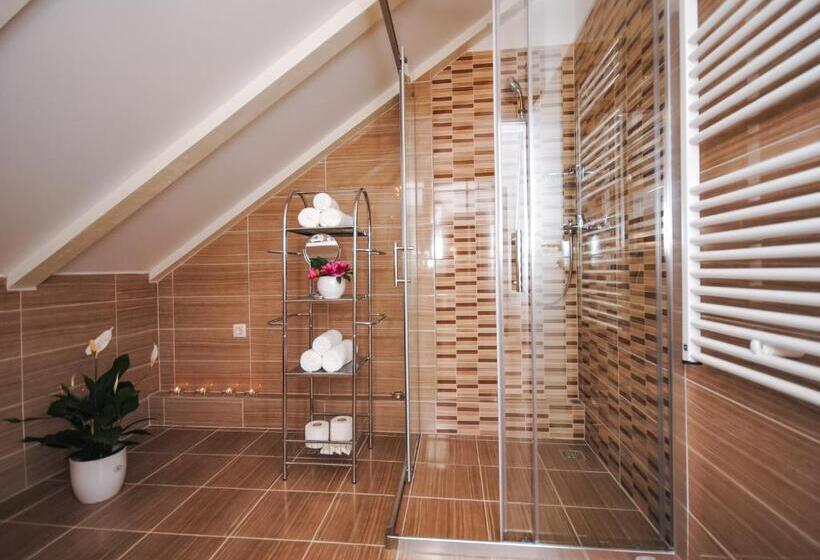 Quarto Quádruplo Estandar, Lanterna Rooms