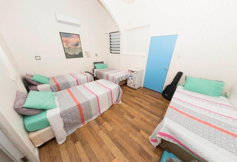 Четырехместный Номер Стандарт, Castaways Backpackers Cairns