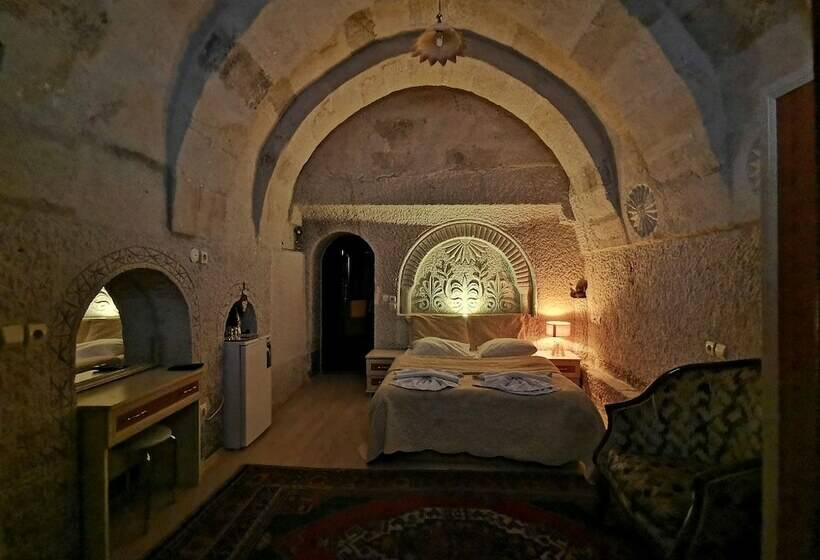 سوییت, Falcon Cave Suites
