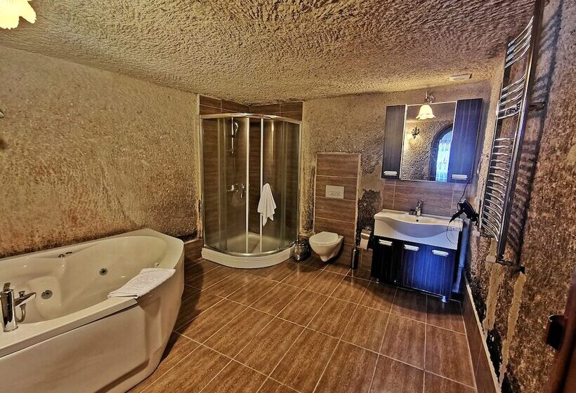 سوییت, Falcon Cave Suites