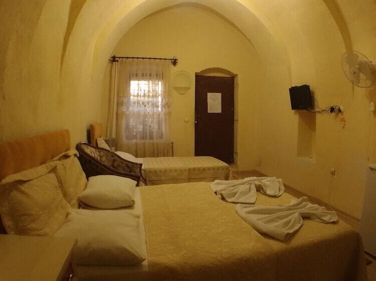 سوییت, Falcon Cave Suites