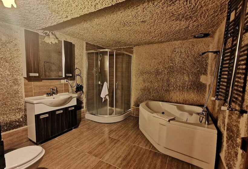 سوییت, Falcon Cave Suites