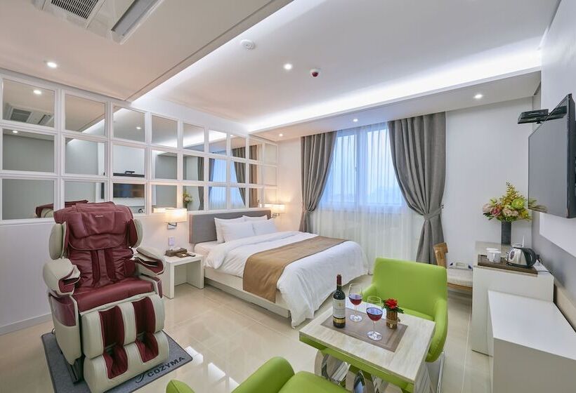 اتاق لوکس, Gwangju Madrid