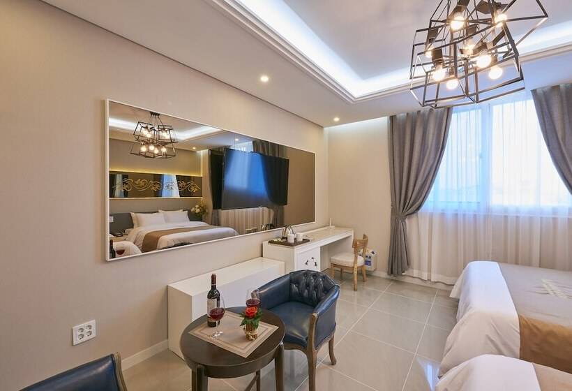 اتاق لوکس, Gwangju Madrid