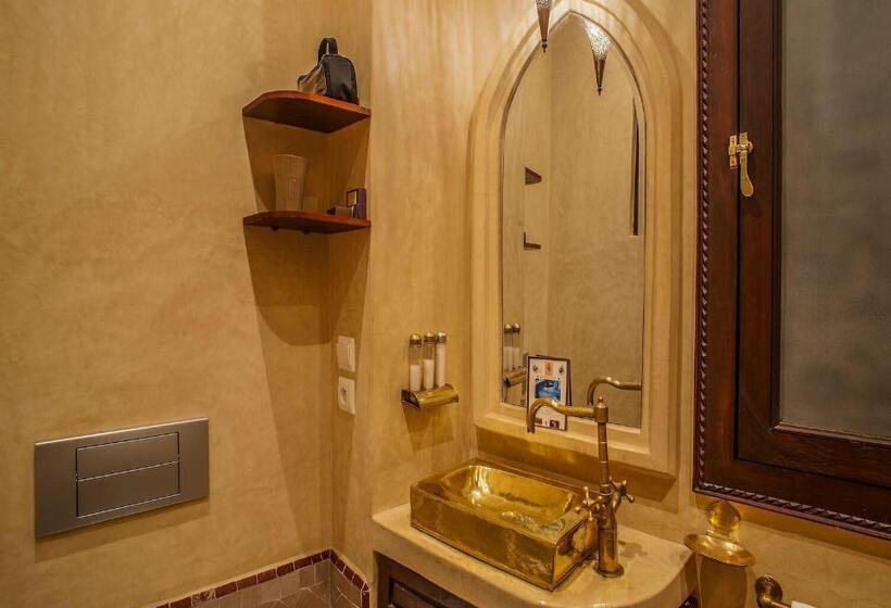 Standart Oda, Riad Omri