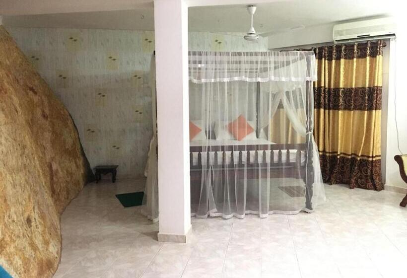 اتاق استاندارد, Rock House