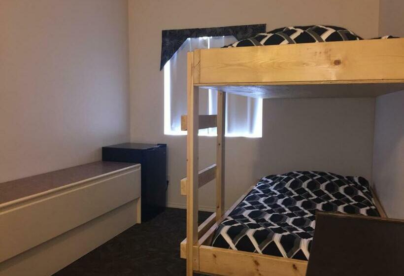 Номер Стандарт Совместная Ванная, Invermere Hostel