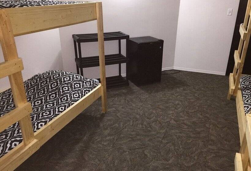 Семейный Номер, Invermere Hostel