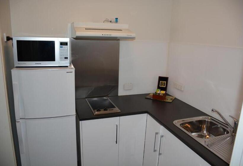 إستوديو قياسى, Augusta Courtyard Motel