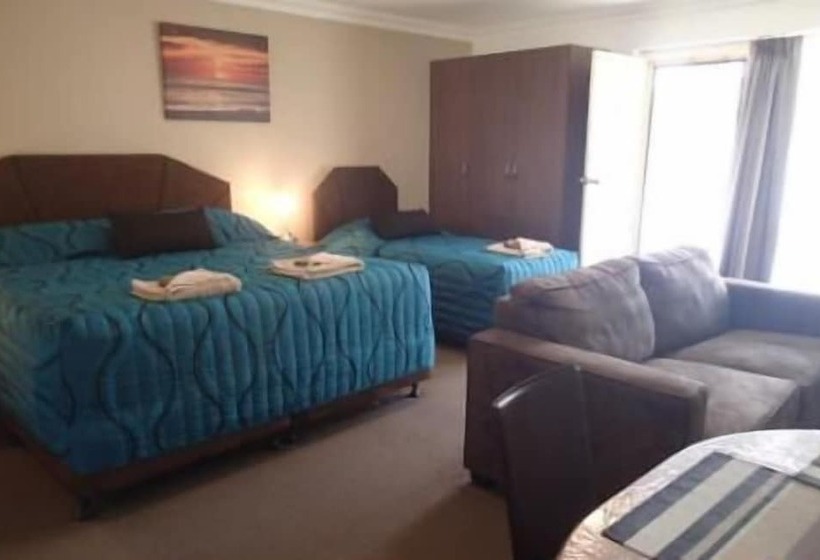 إستوديو قياسى, Augusta Courtyard Motel