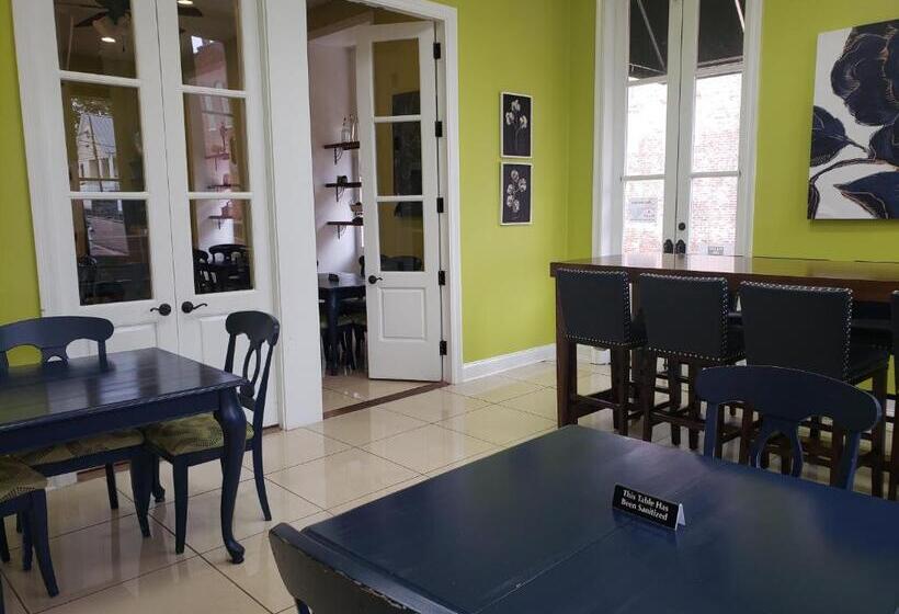 Номер Стандарт, Natchez Manor Bed & Breakfast