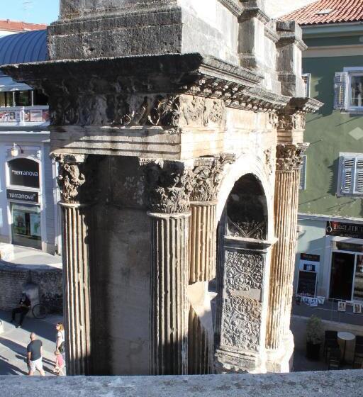 اتاق لوکس با چشم‌انداز شهر, Boutique Suites Joyce