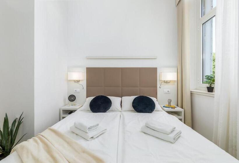 اتاق لوکس با چشم‌انداز شهر, Boutique Suites Joyce