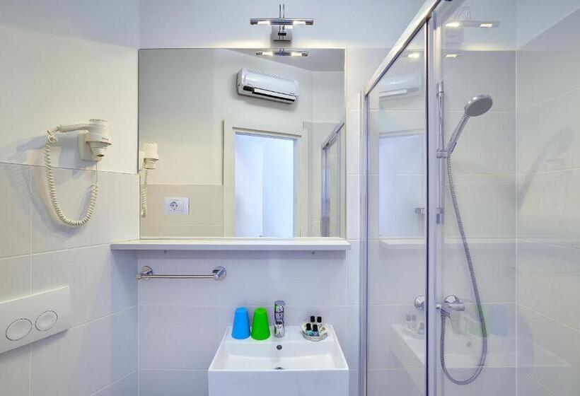 اتاق لوکس با چشم‌انداز شهر, Boutique Suites Joyce
