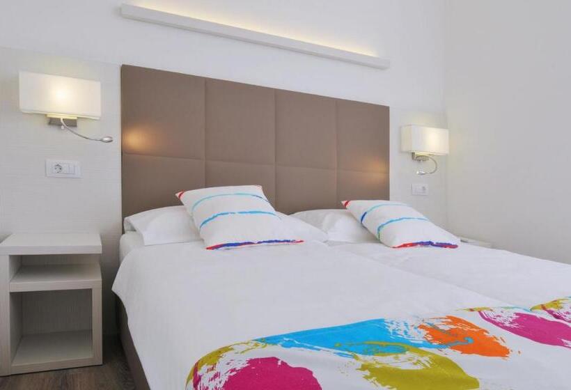اتاق لوکس با چشم‌انداز شهر, Boutique Suites Joyce