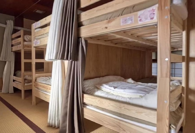 Кровать в Общей Комнате, Osaka Guest House Sakura