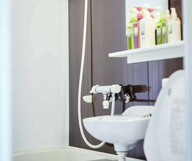 Quarto Estandar, She Kyoto