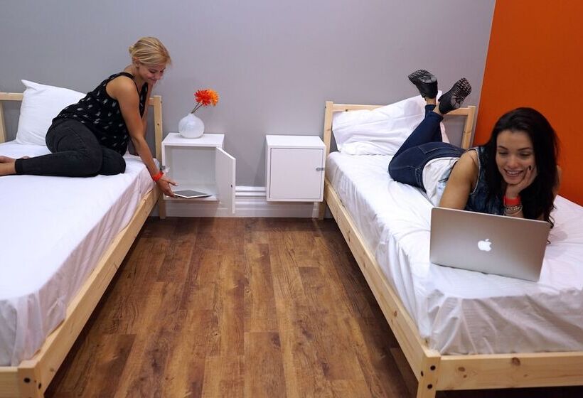 Кровать в Общей Комнате, Cozzystay Hostel