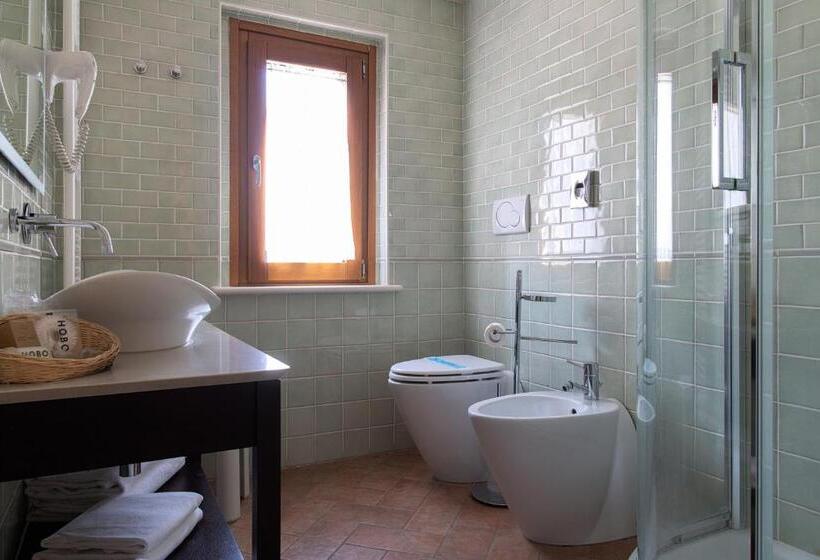 اتاق استاندارد سه نفره, Magione Papale Relais