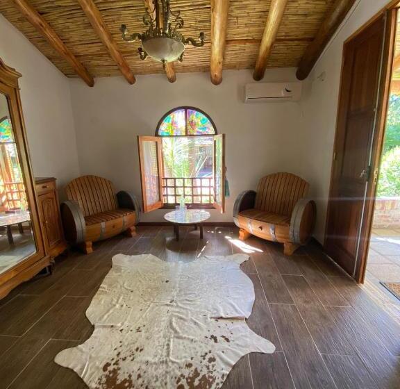 마스터 룸, Casa De Coria