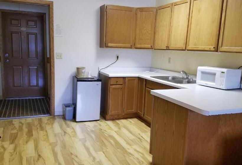 جناح مزود بجاكوزى, Inn Of The Pines