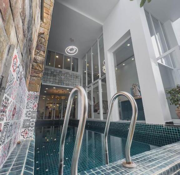 استودیوی استاندارد, Notre Maison 7  Villa
