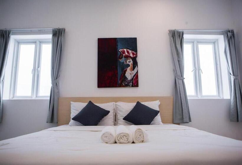 استودیوی استاندارد, Notre Maison 7  Villa