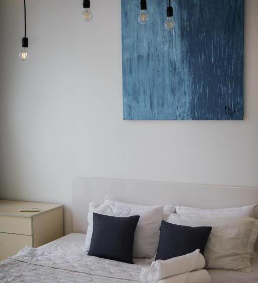 سوئیت با بالکن, Notre Maison 7  Villa