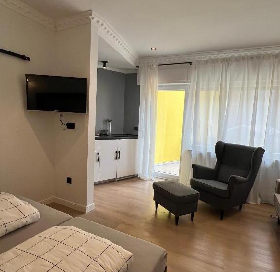 استودیو استاندارد با بالکن, Modern Stay I Cosy & Central Apartments