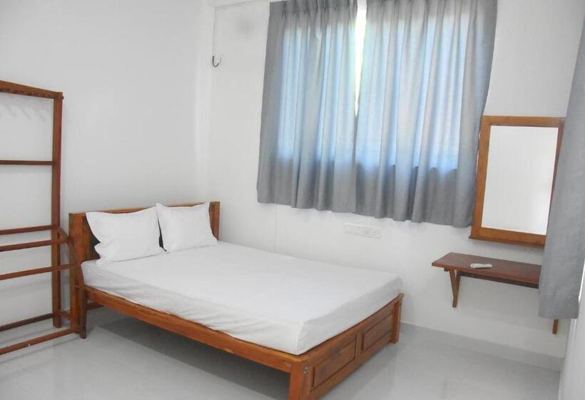 اتاق لوکس با بالکن, Golden City Resort Anuradhapura