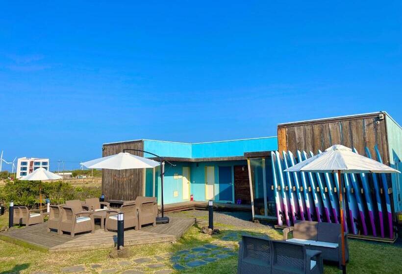 تختخواب در اتاق مشترک, Surf Stay