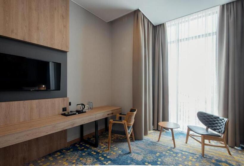 اتاق سوپریور با تخت بزرگ, Qazaq Hotel Premium